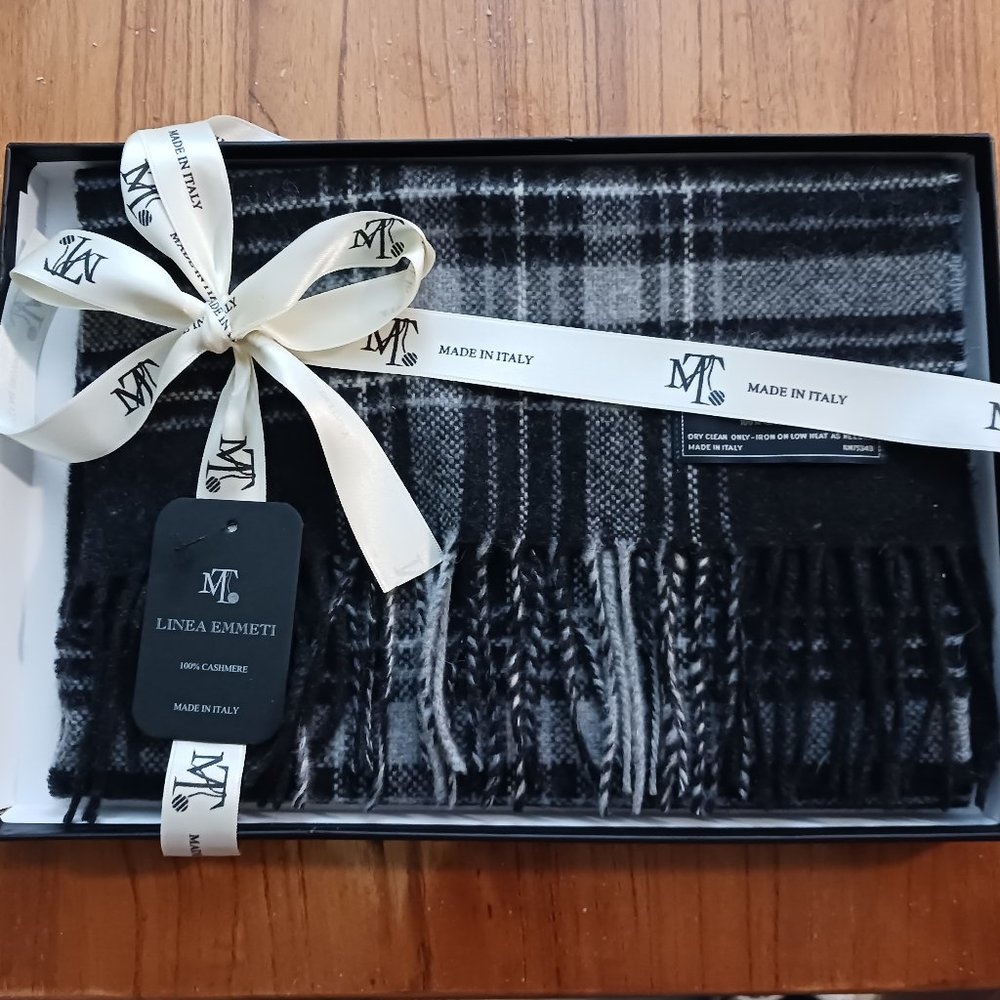 MT 100 percent Italian Cashmere Scarf. Linea emmeti